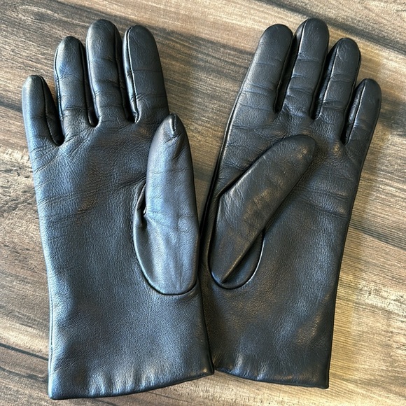 Coach Leather Gloves - Picture 2 of 3
